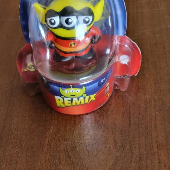 Disney Pixar Alien Remix Mr. Incredible Figure. New, in original package - Picture 3 of 10